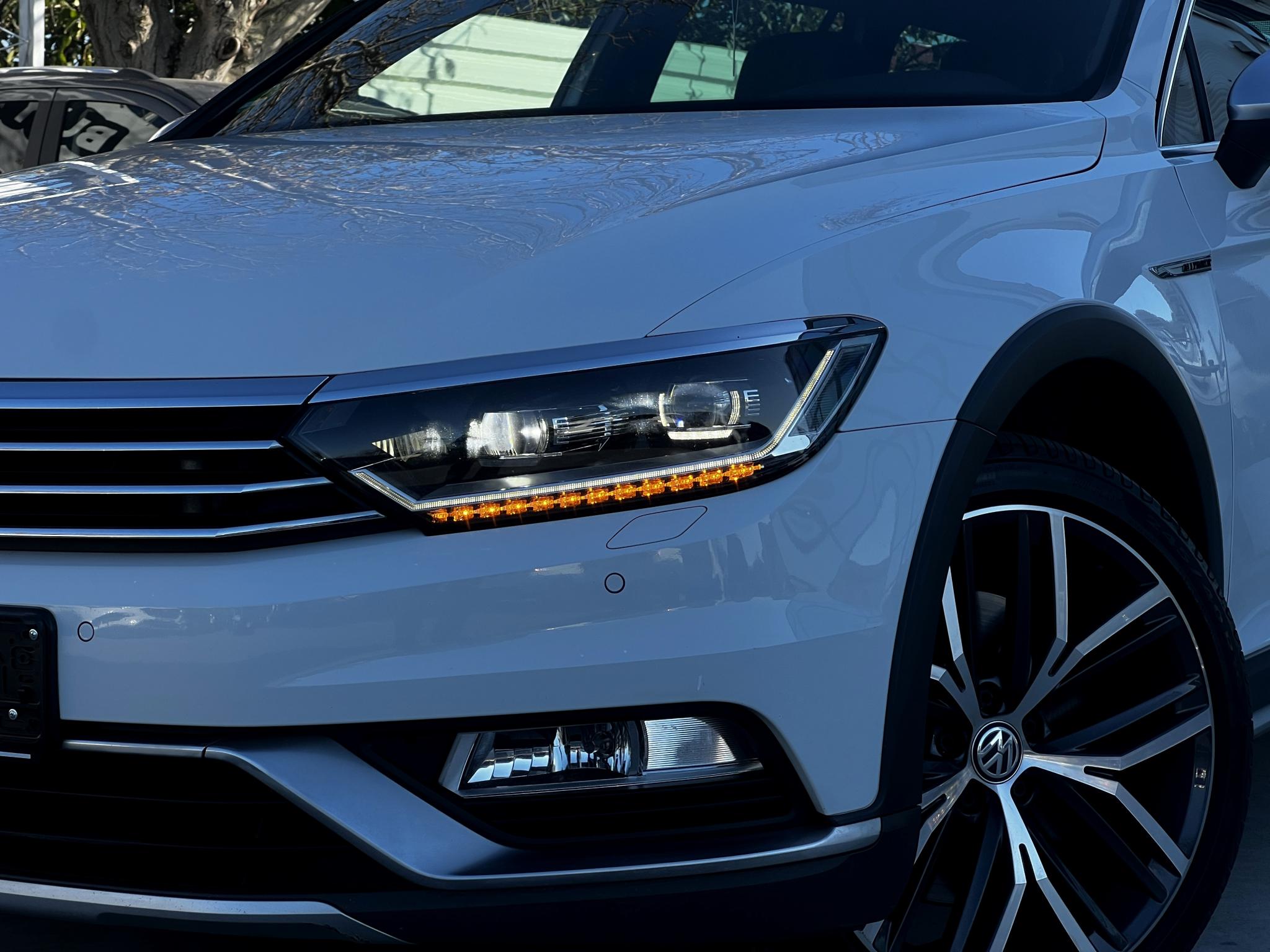 Volkswagen-Passat Alltrack