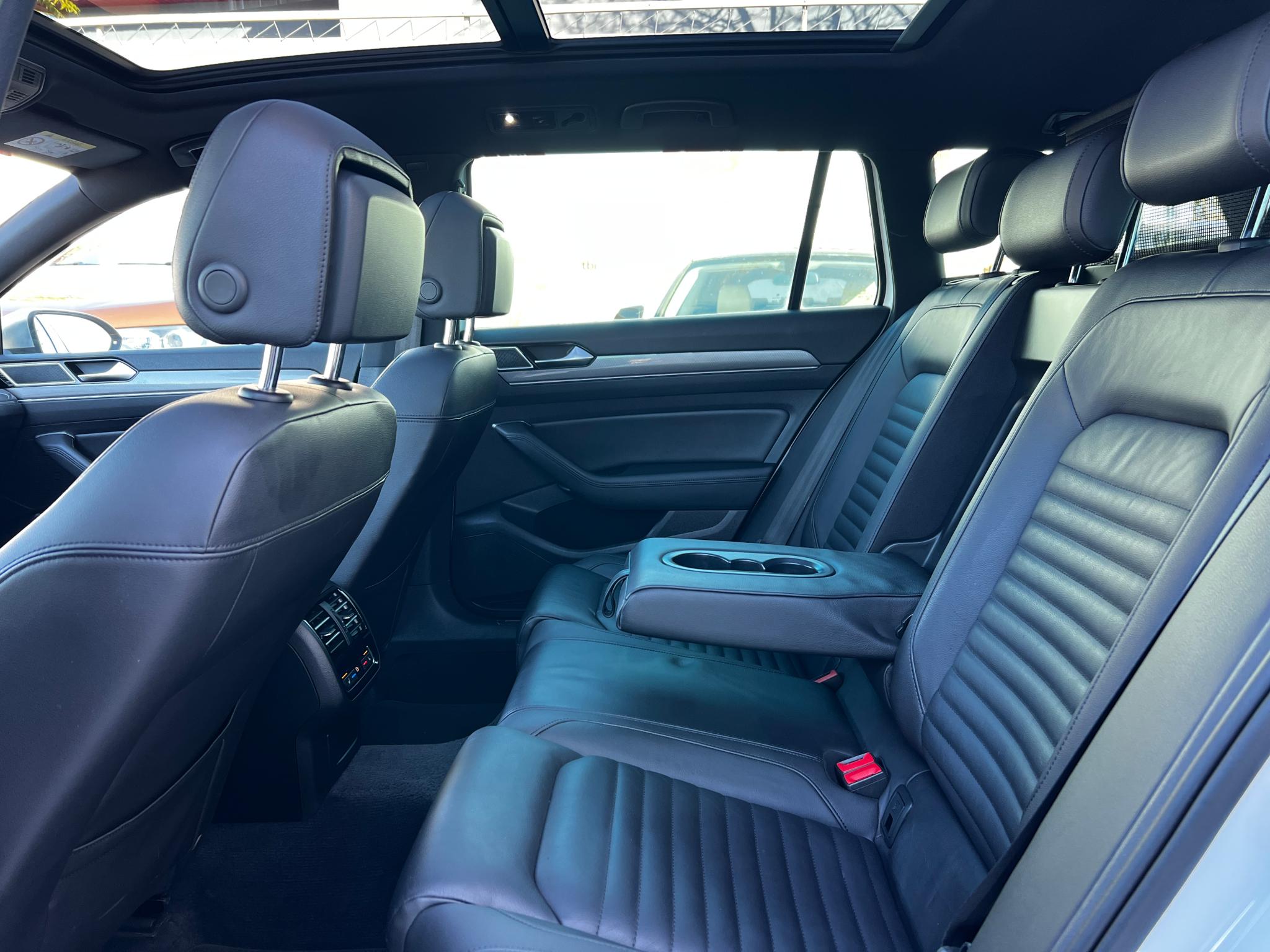 Volkswagen-Passat Alltrack