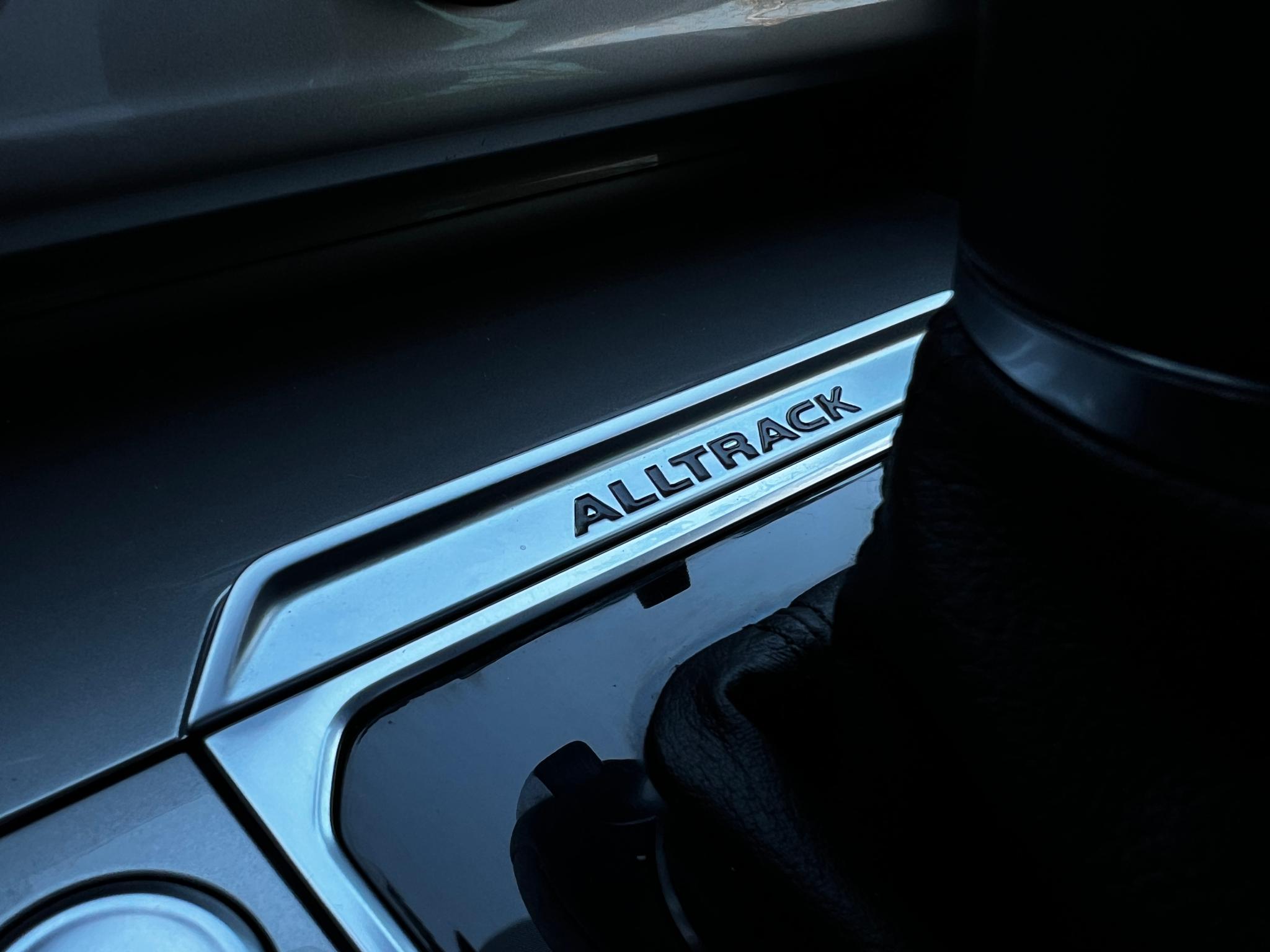 Volkswagen-Passat Alltrack