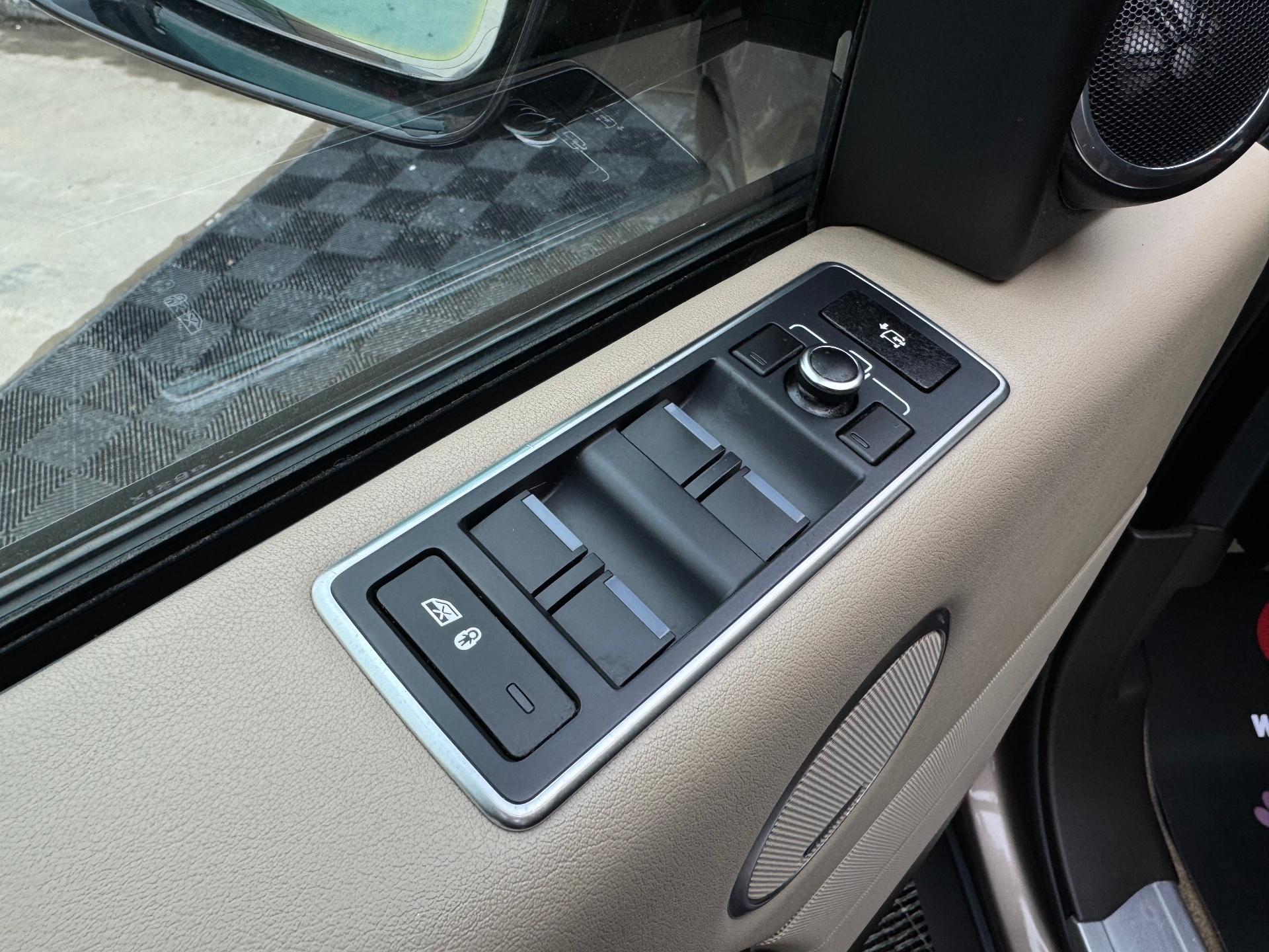 Land Rover-Range Rover Vogue