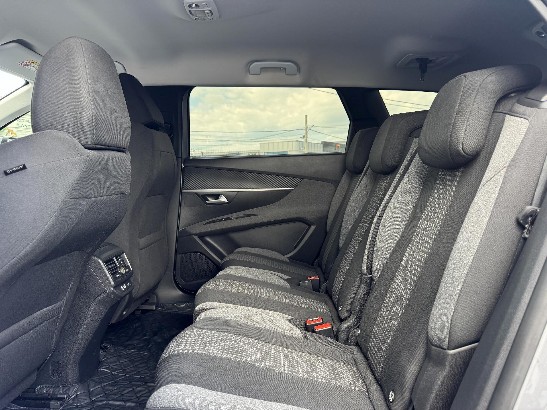 Peugeot-5008
