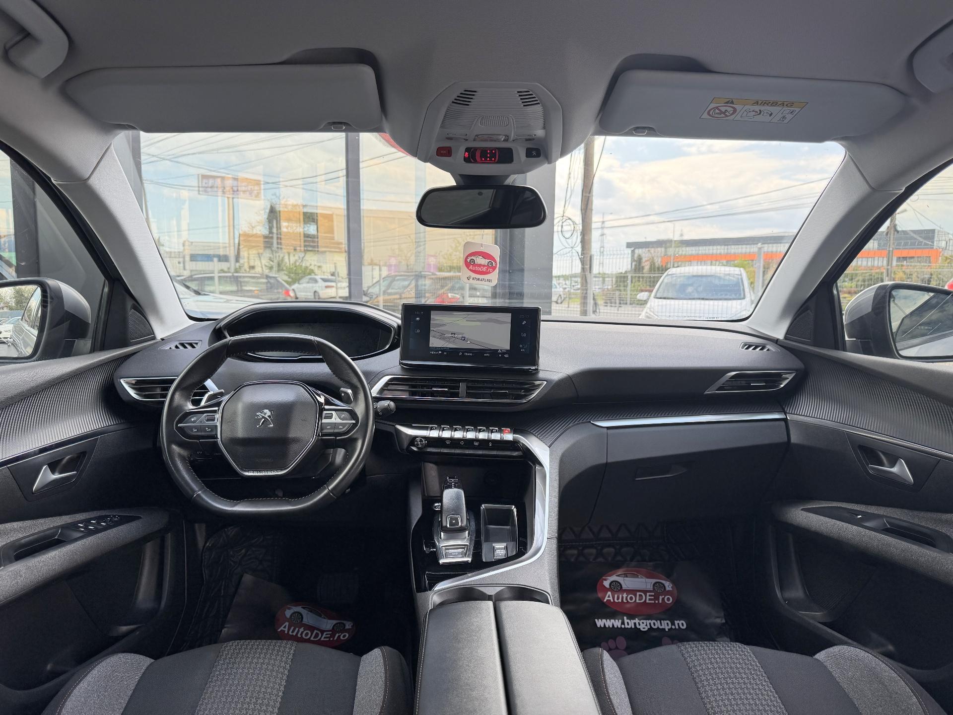 Peugeot-5008