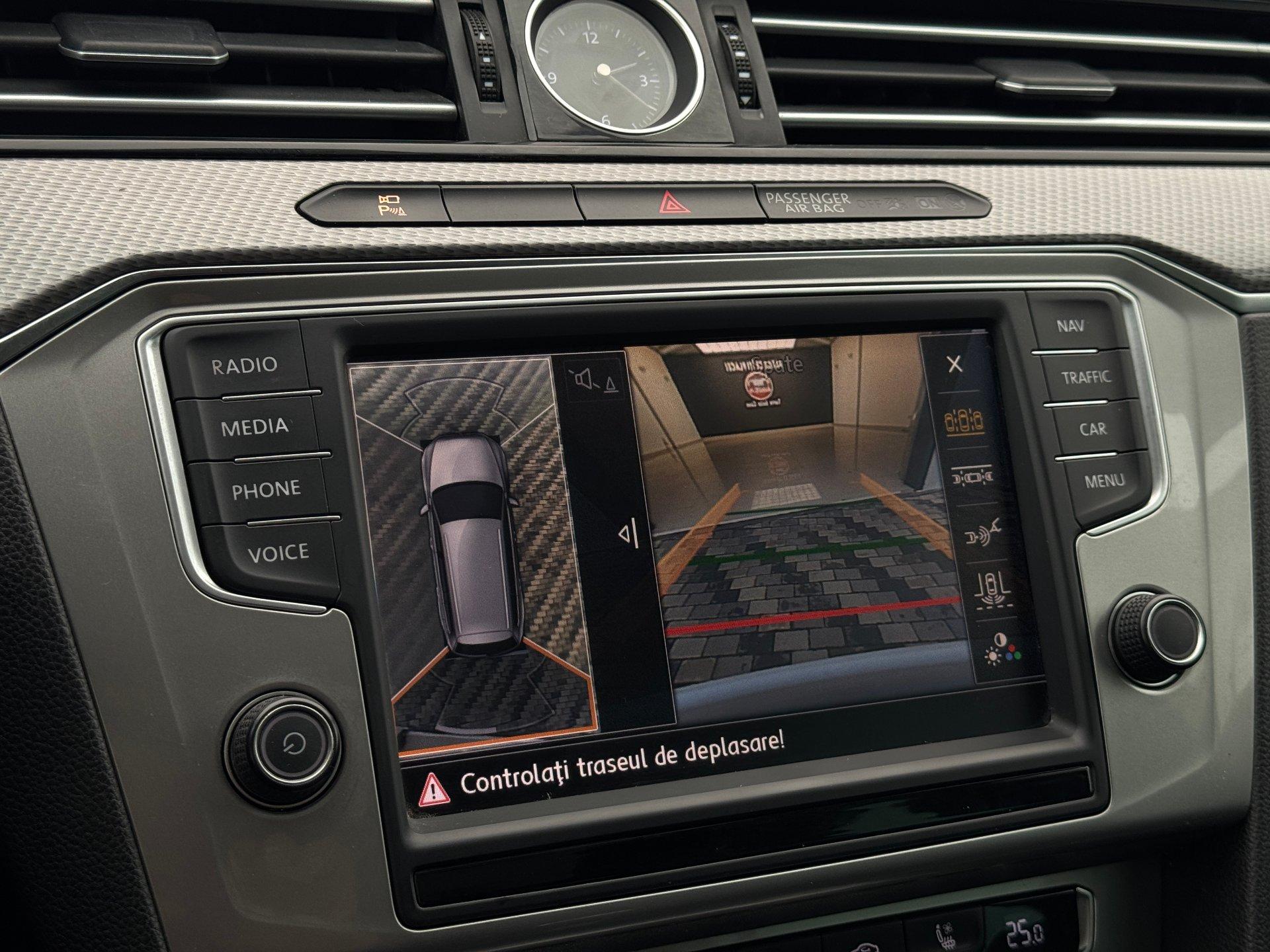 Volkswagen-Passat Alltrack