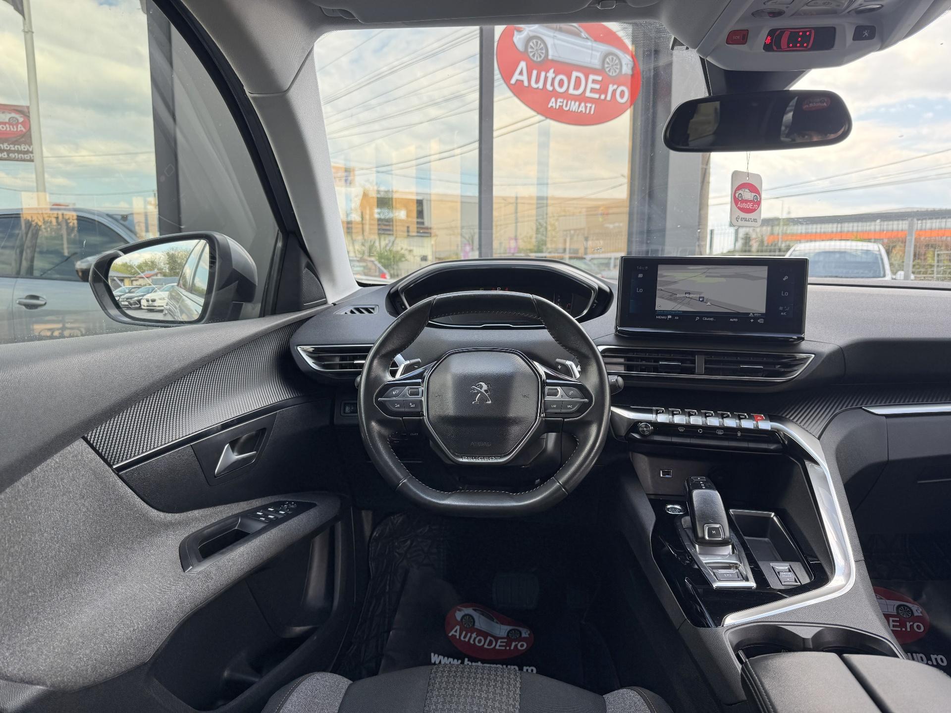 Peugeot-5008