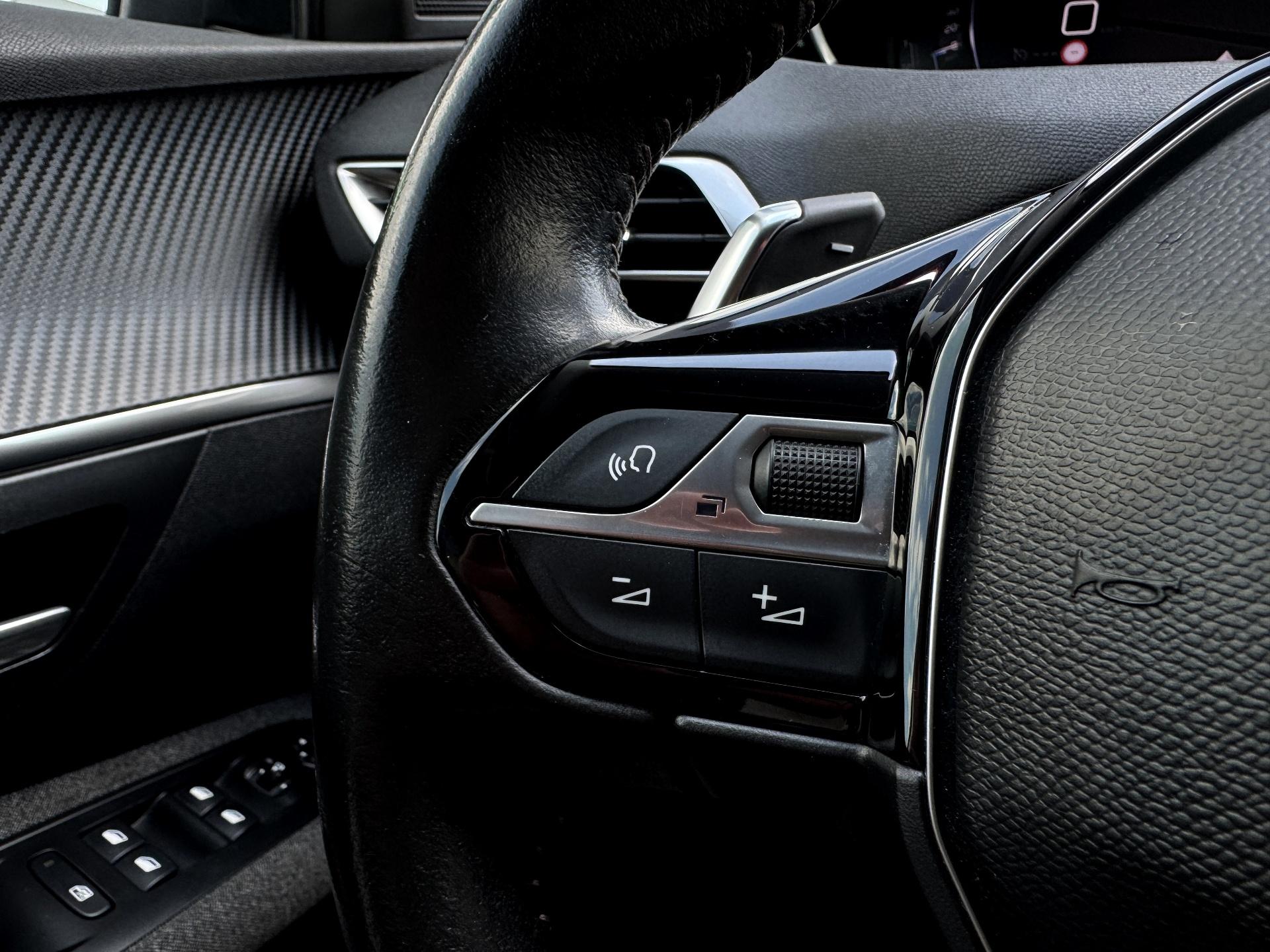 Peugeot-5008