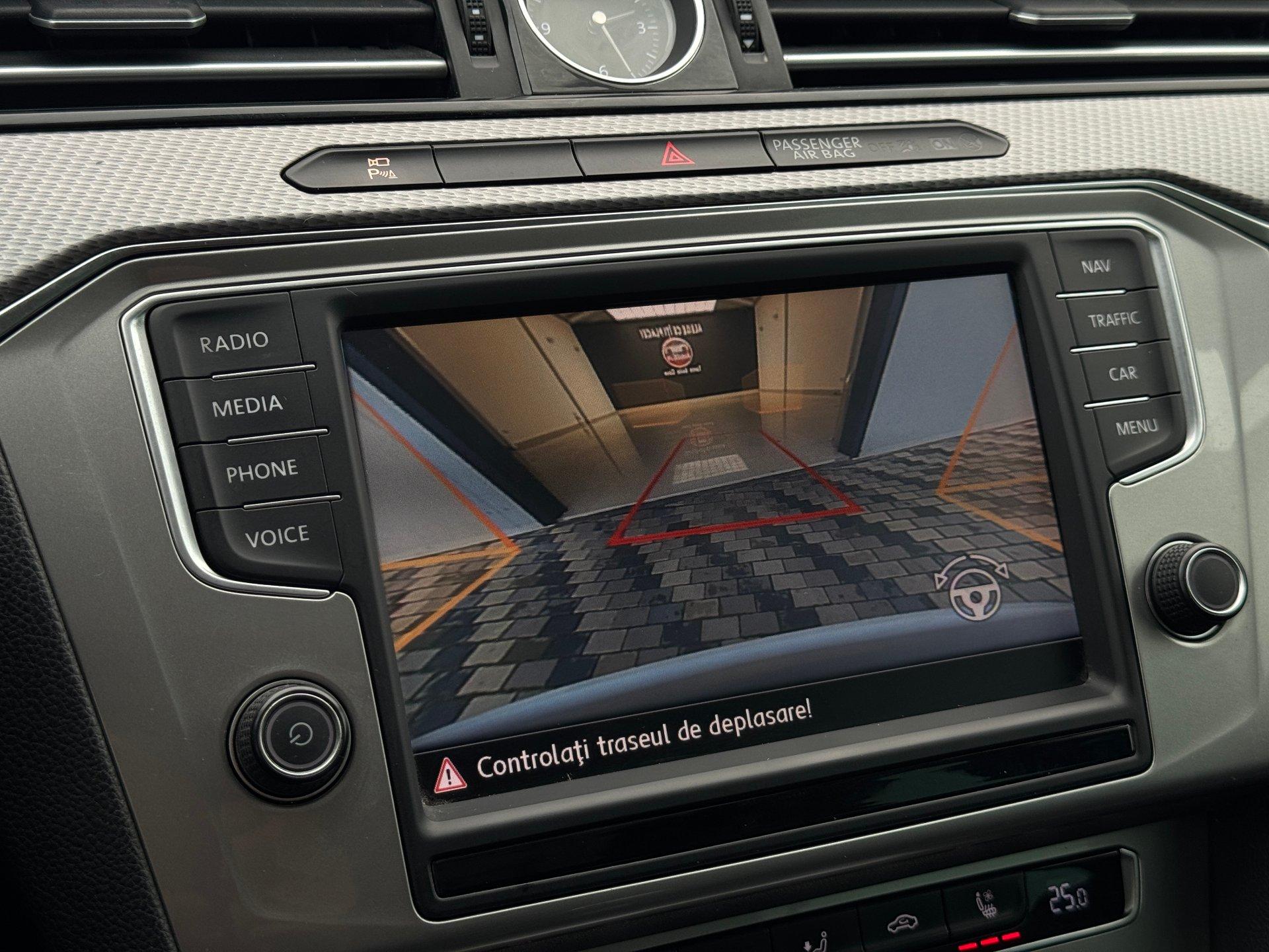 Volkswagen-Passat Alltrack