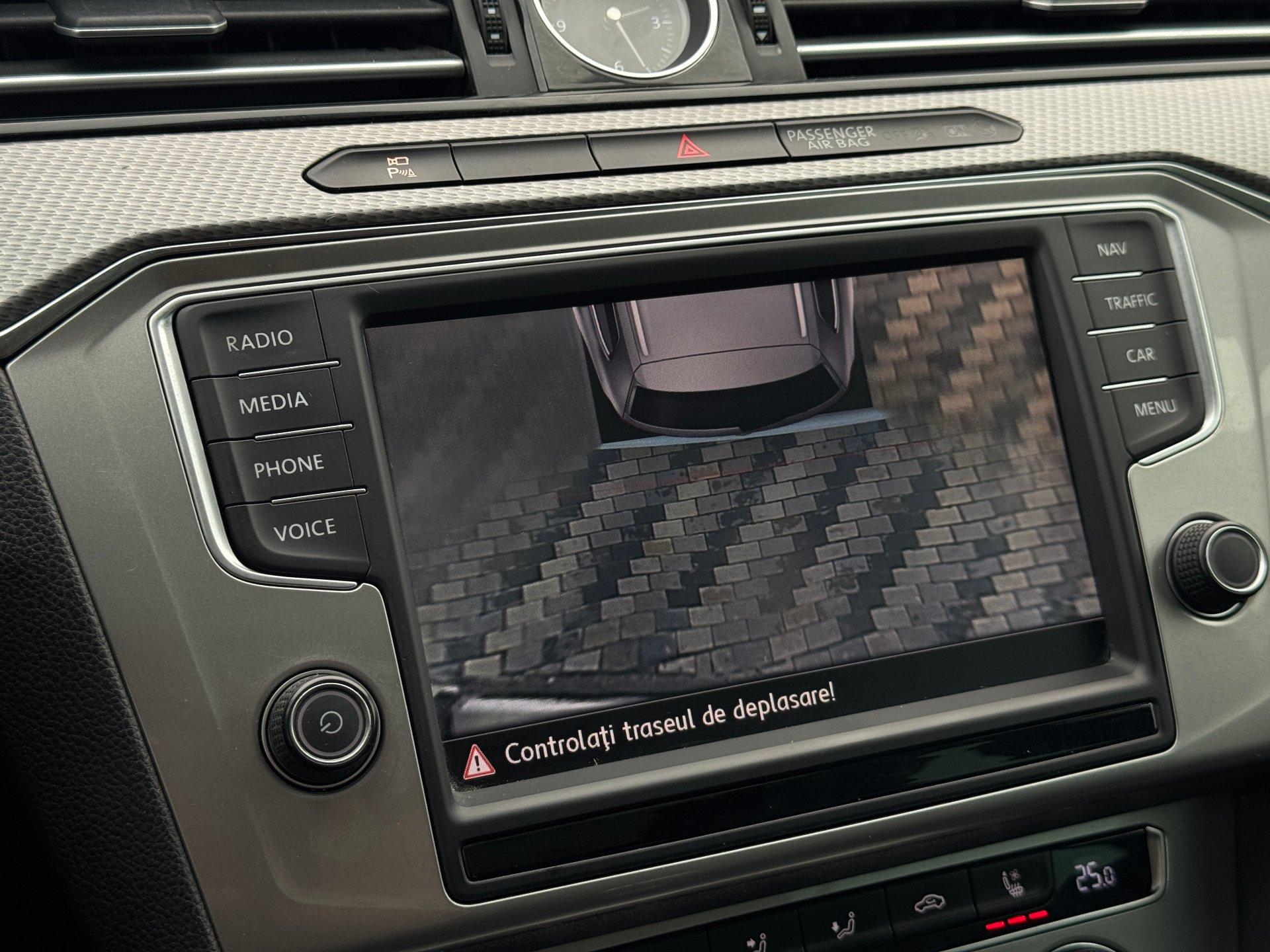 Volkswagen-Passat Alltrack