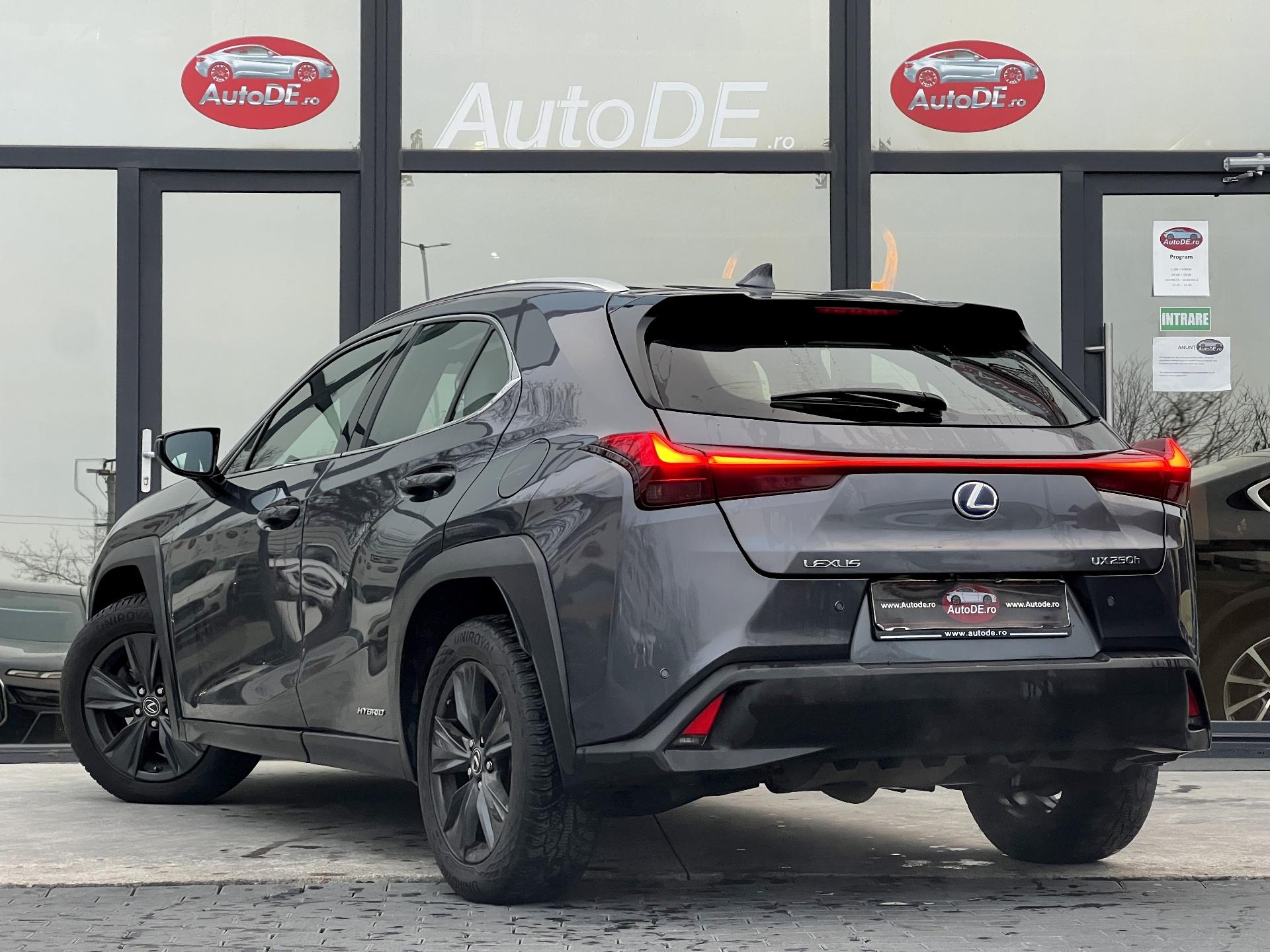 Lexus-UX