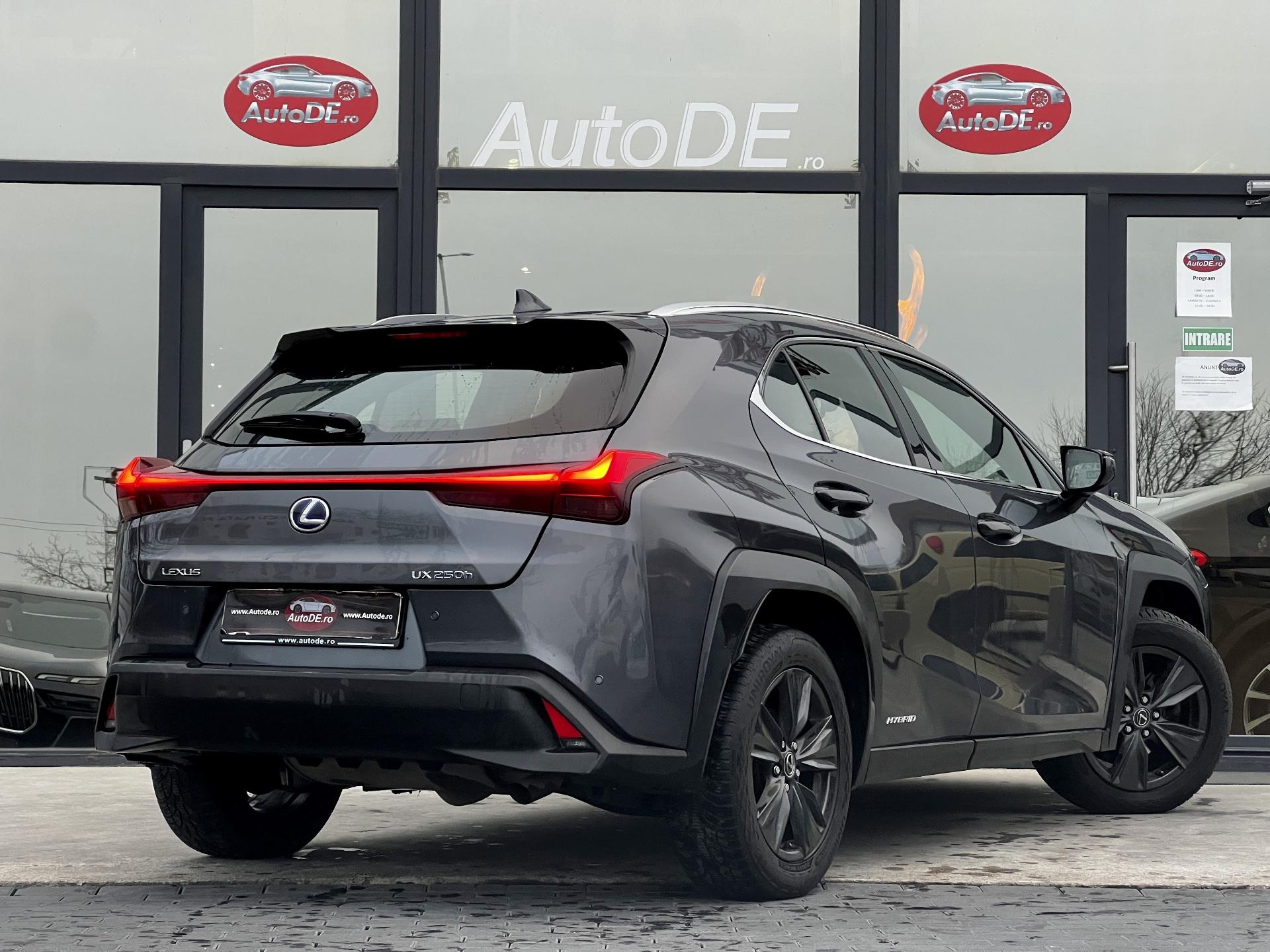 Lexus-UX