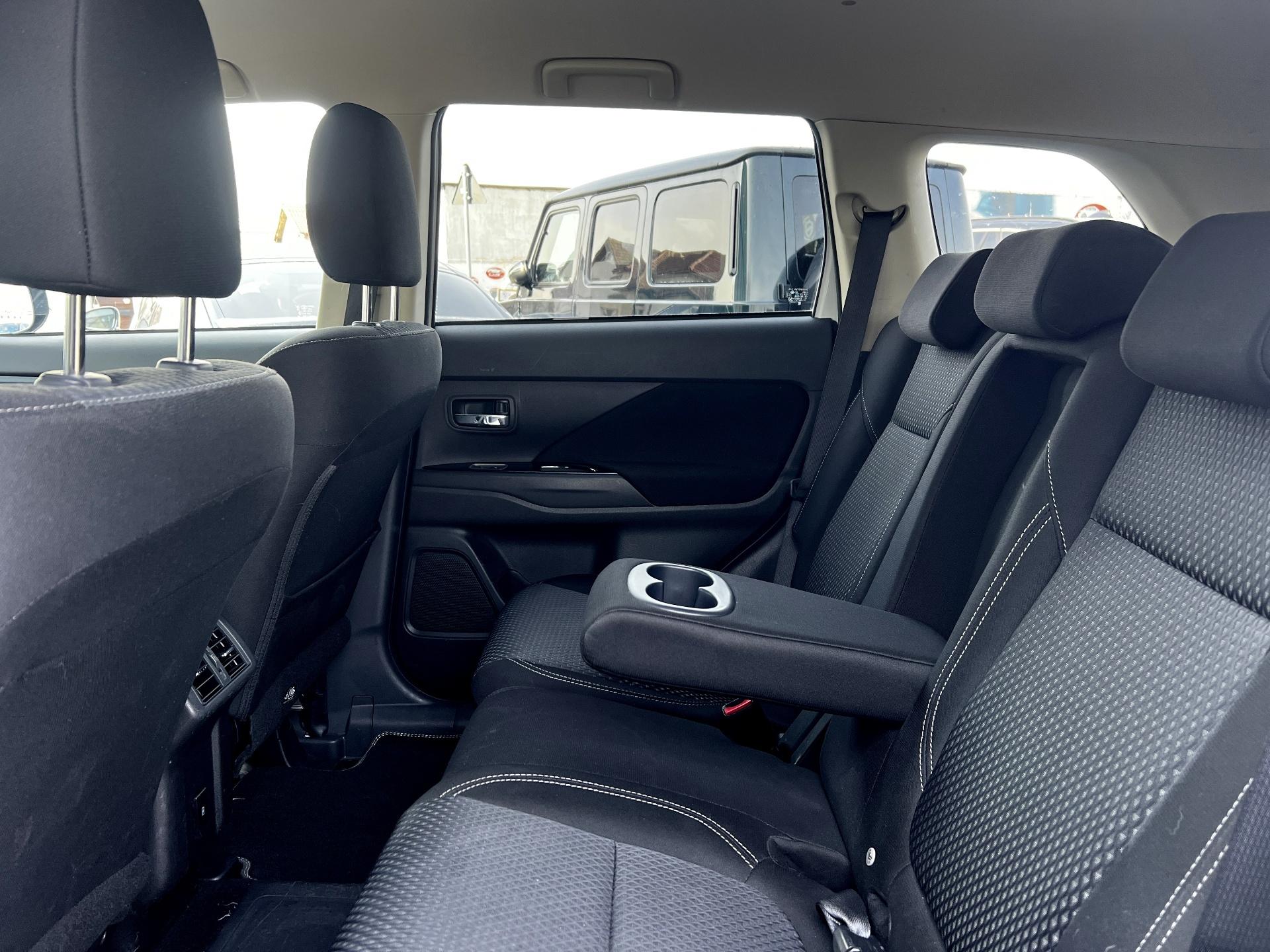 Mitsubishi-Outlander