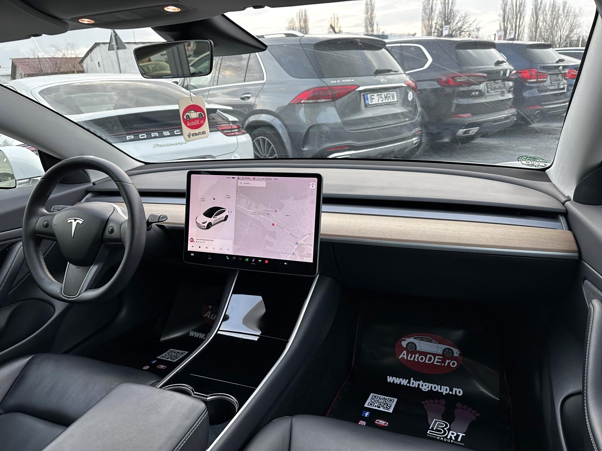Tesla-Model 3
