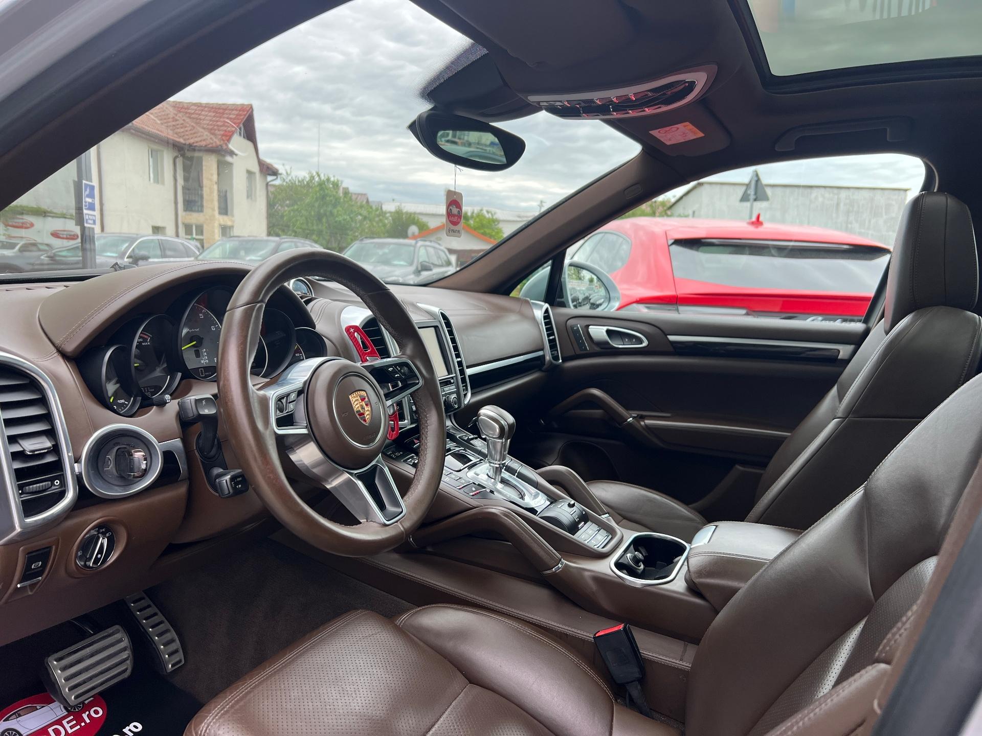 Porsche-Cayenne