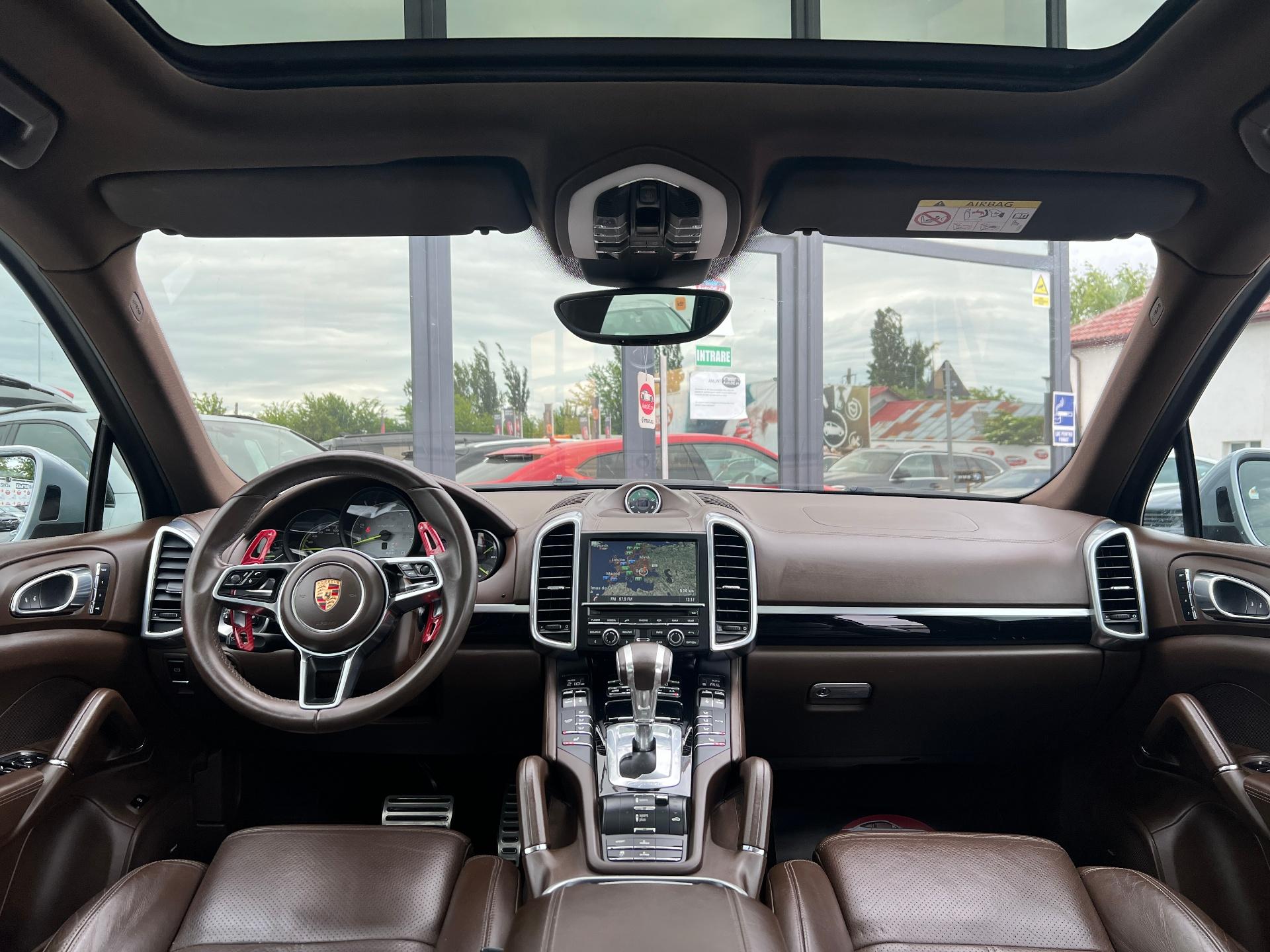 Porsche-Cayenne