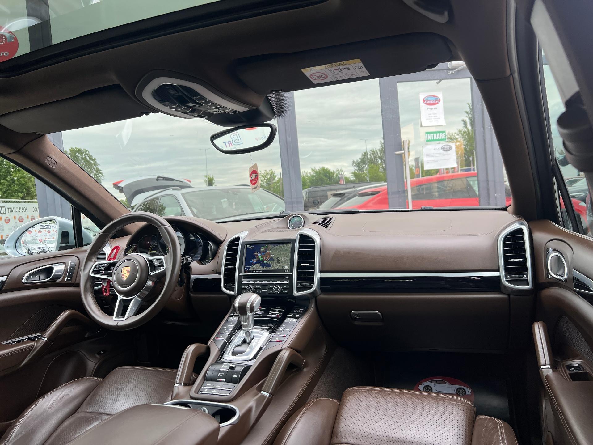 Porsche-Cayenne
