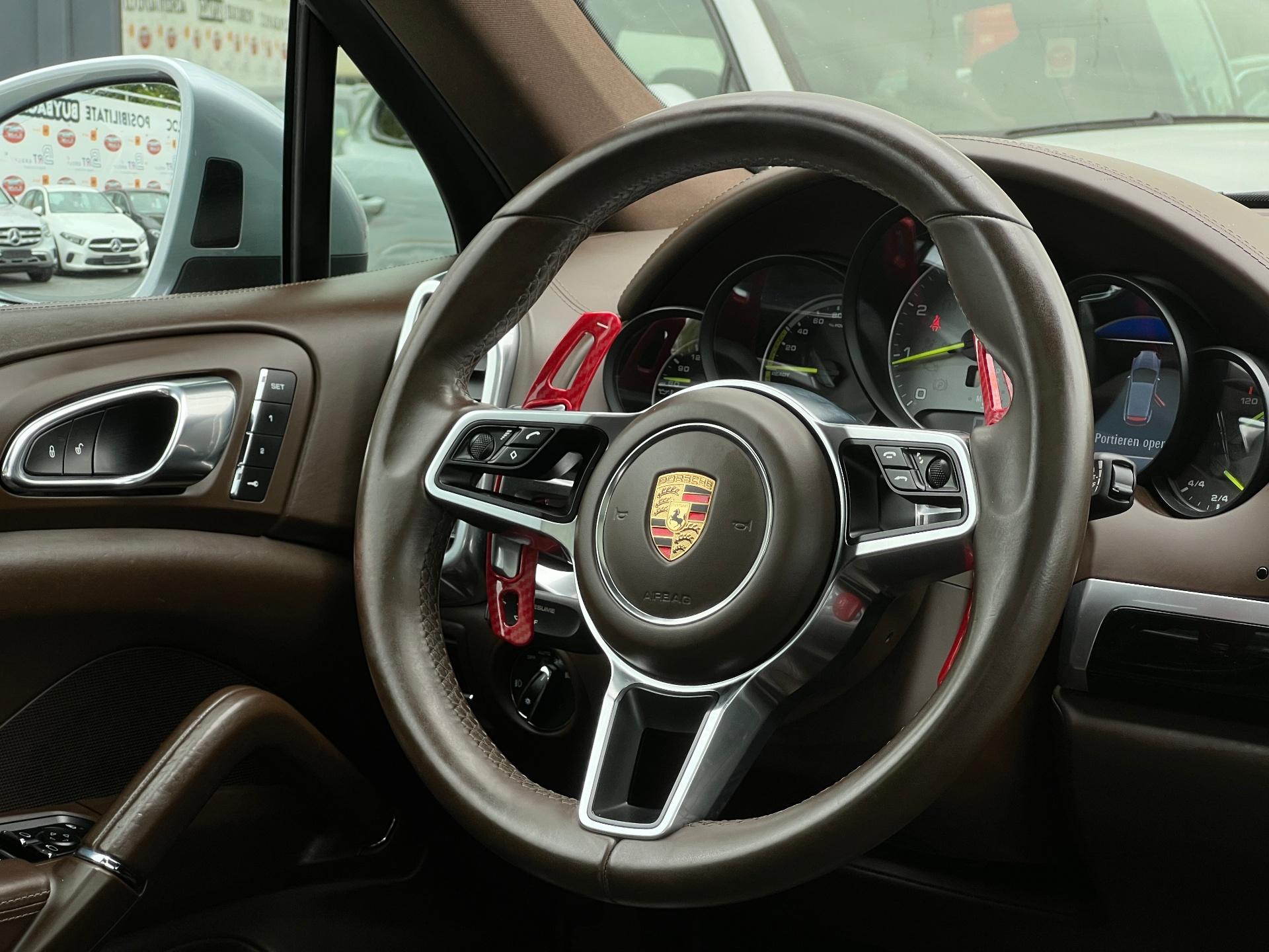Porsche-Cayenne