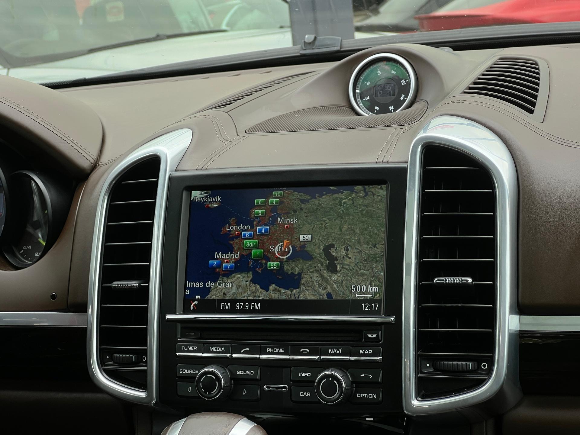 Porsche-Cayenne