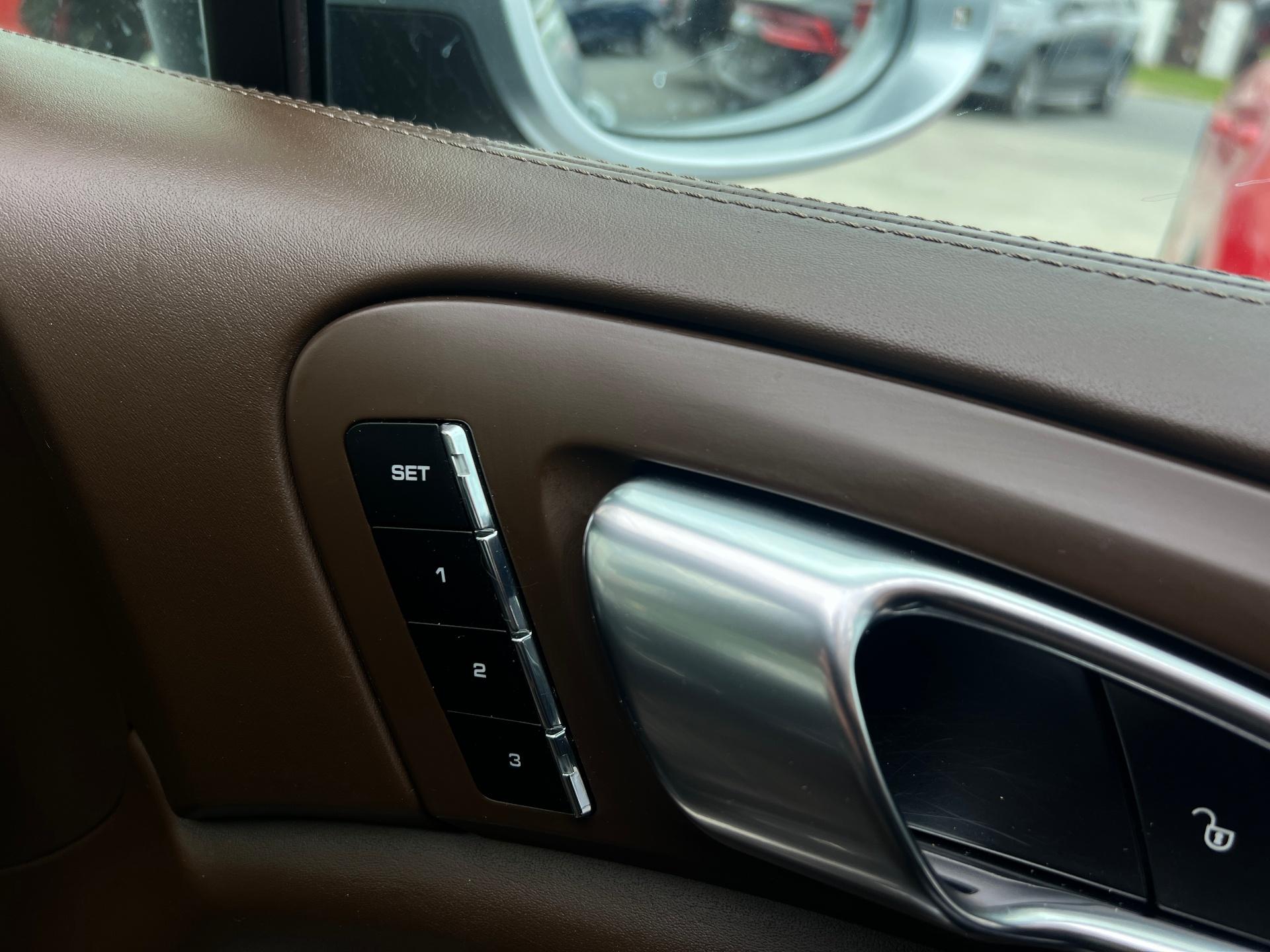 Porsche-Cayenne