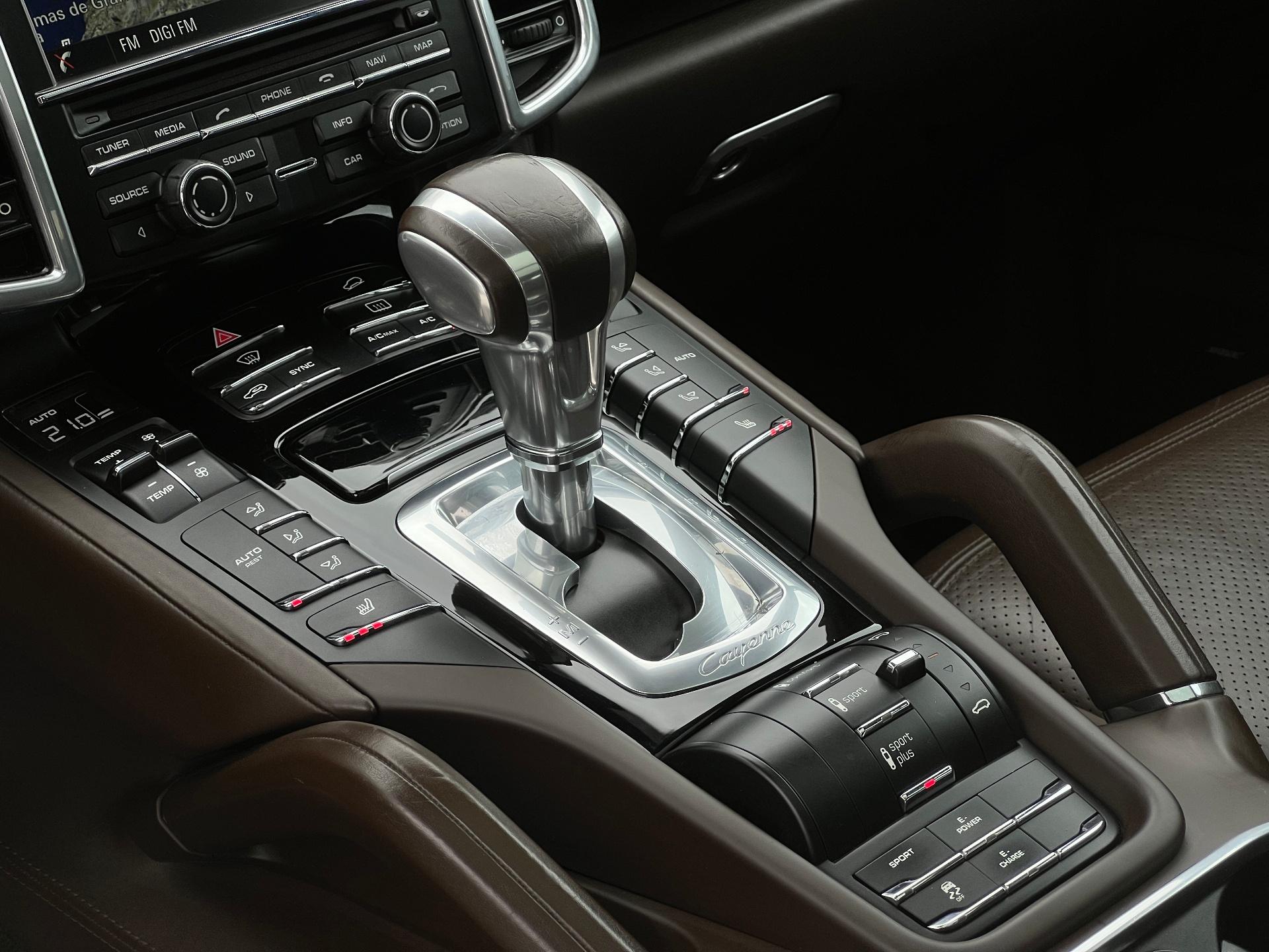 Porsche-Cayenne