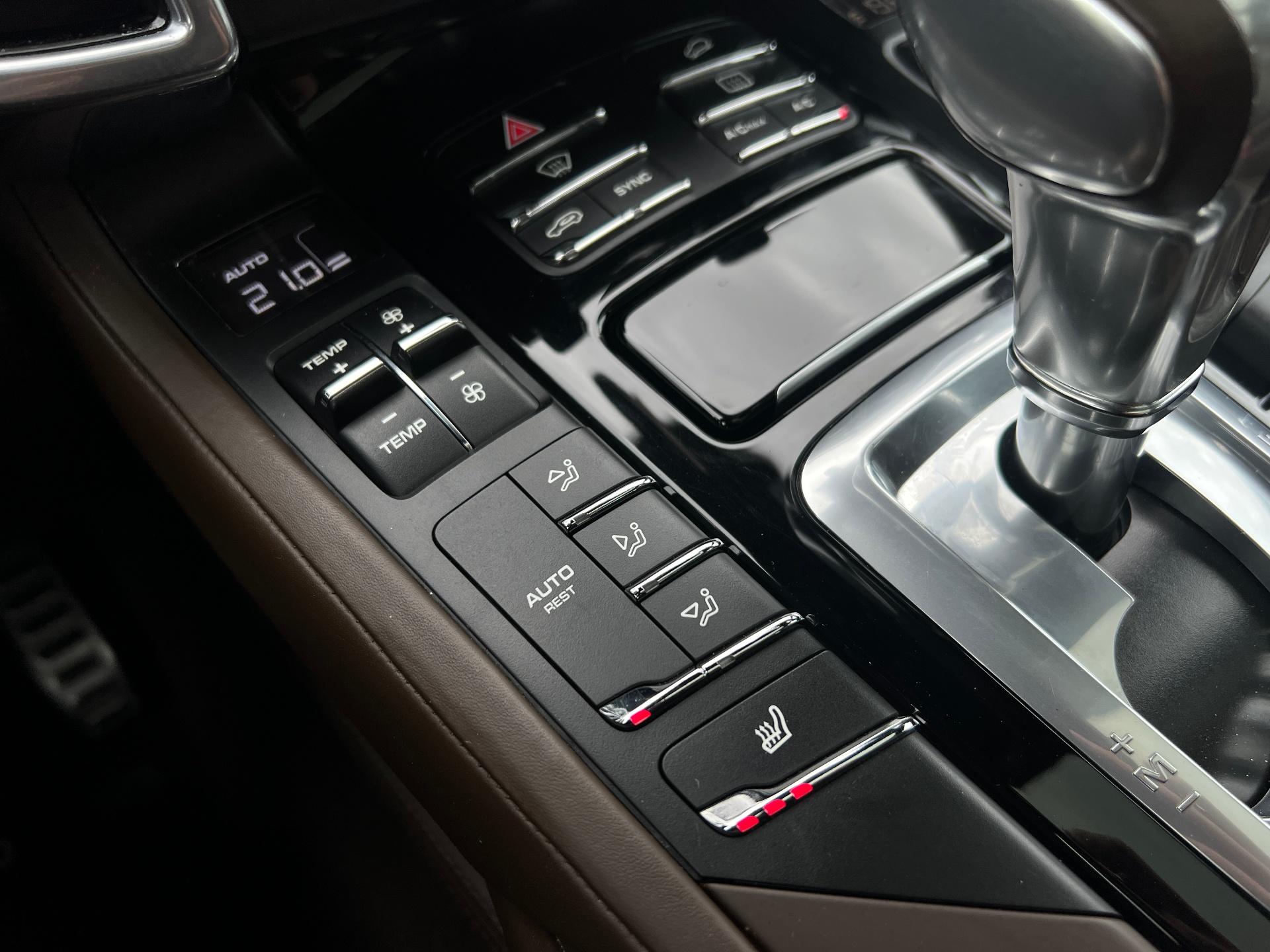 Porsche-Cayenne