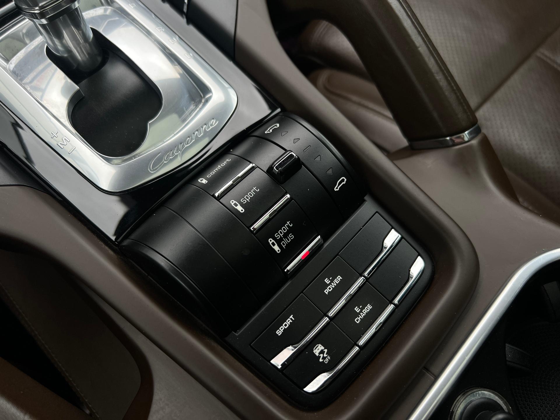 Porsche-Cayenne