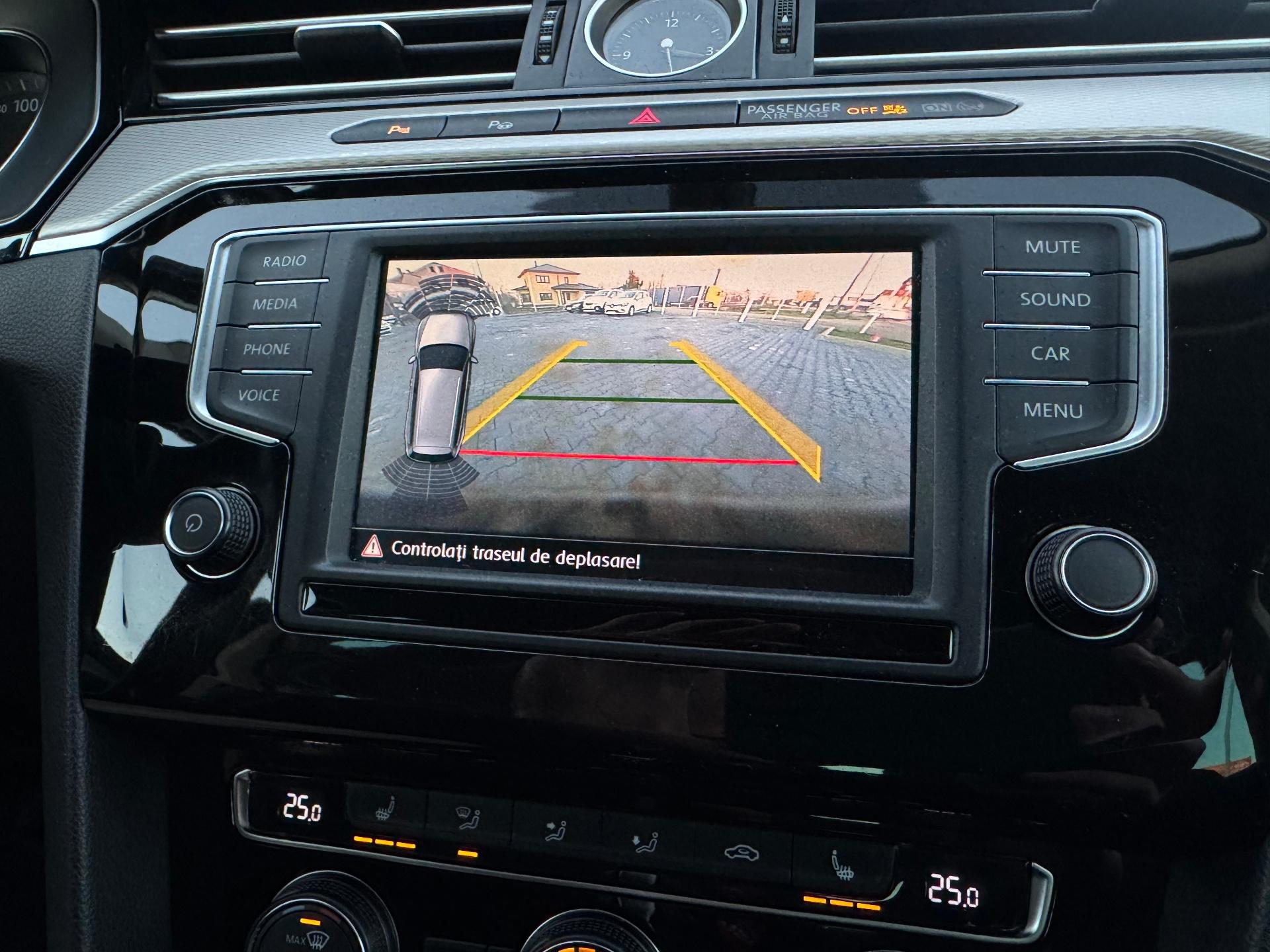 Volkswagen-Passat Alltrack