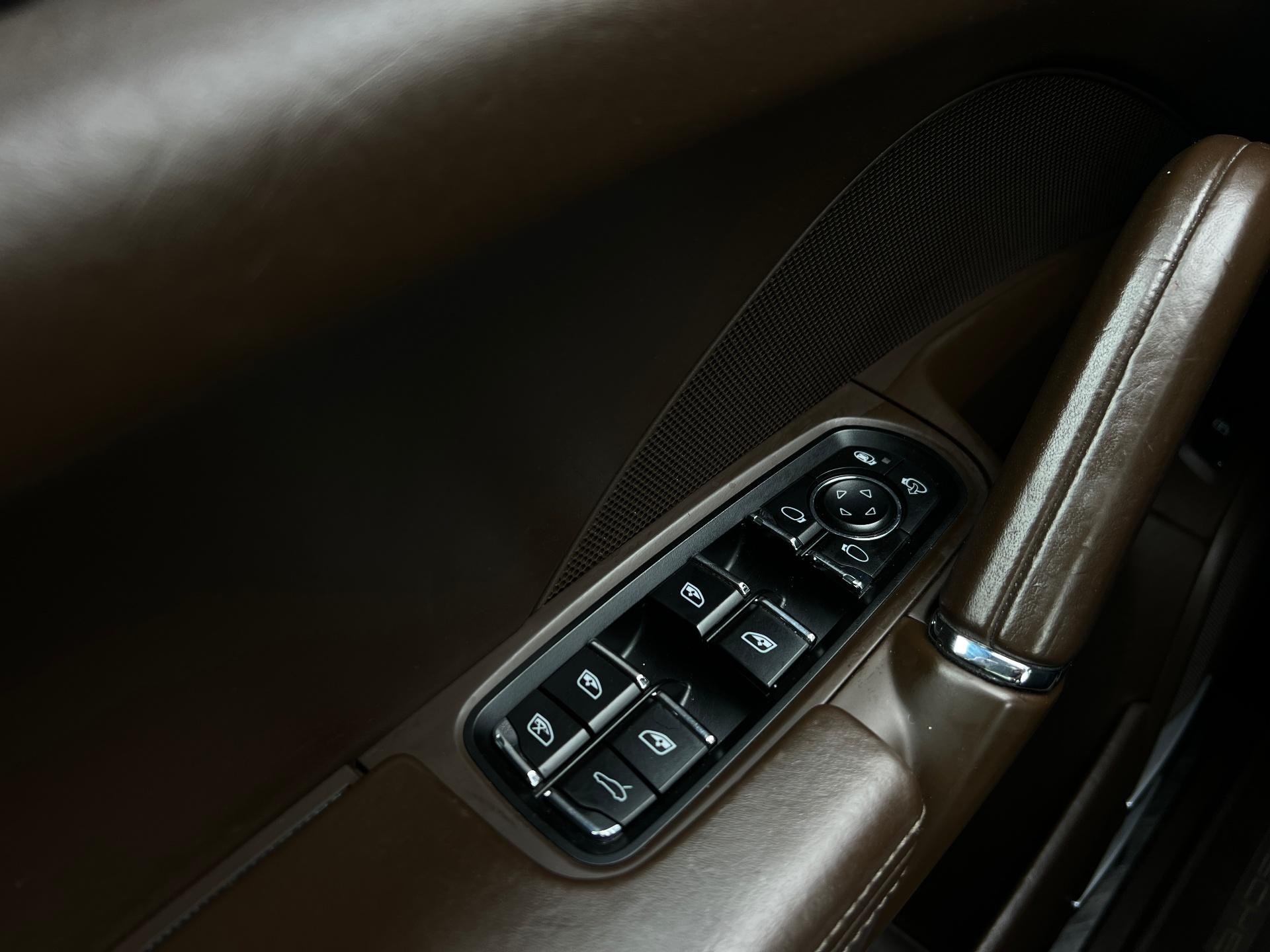Porsche-Cayenne