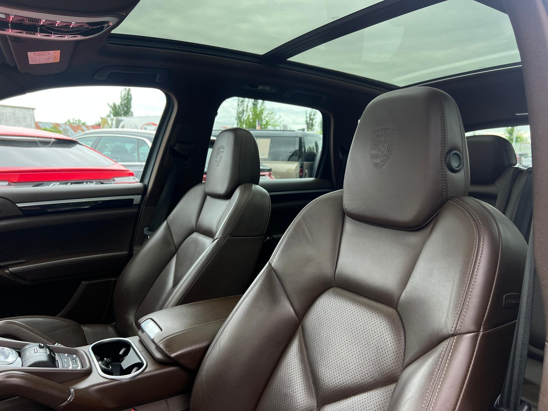 Porsche-Cayenne