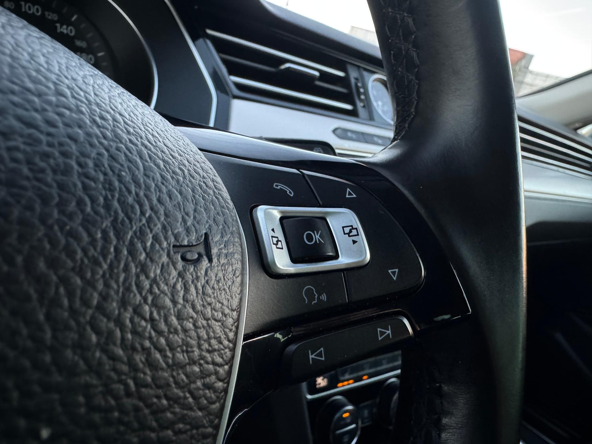 Volkswagen-Passat Alltrack