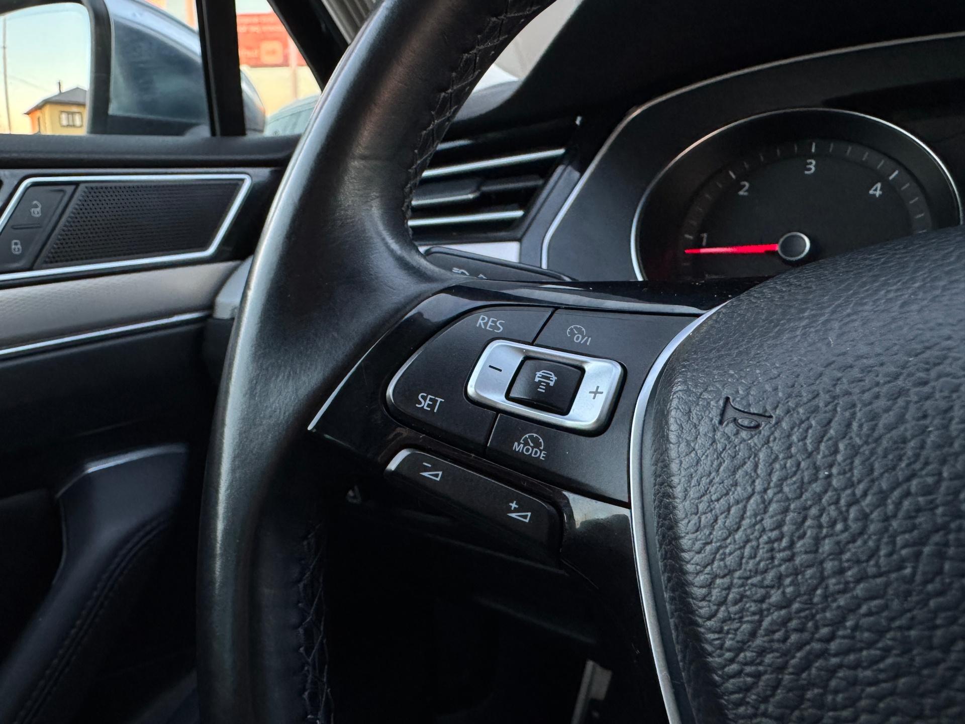 Volkswagen-Passat Alltrack