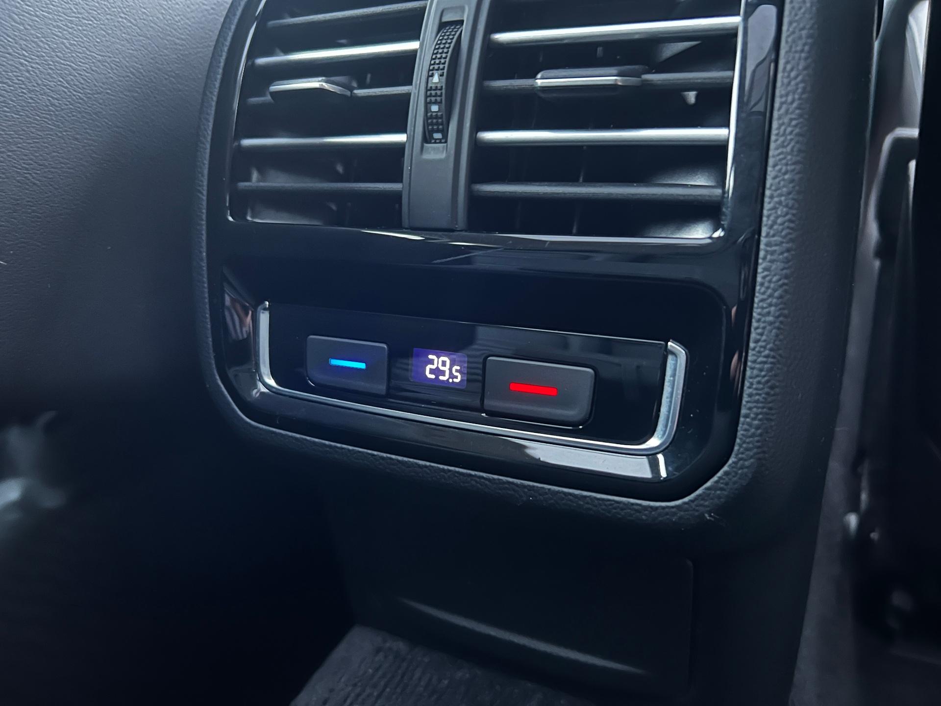 Volkswagen-Passat Alltrack