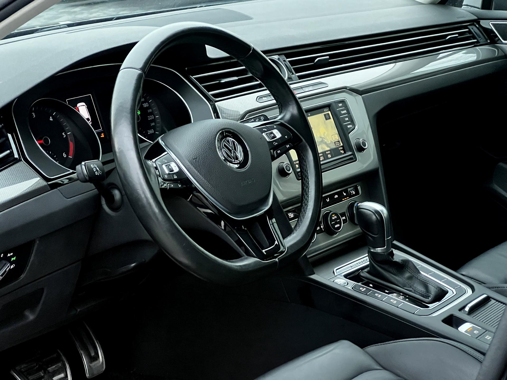 Volkswagen-Passat Alltrack