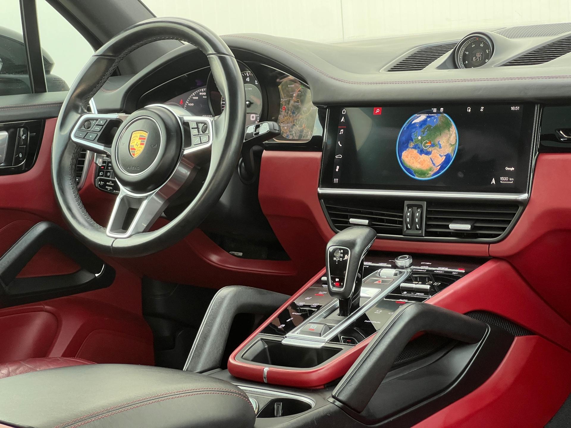 Porsche-Cayenne