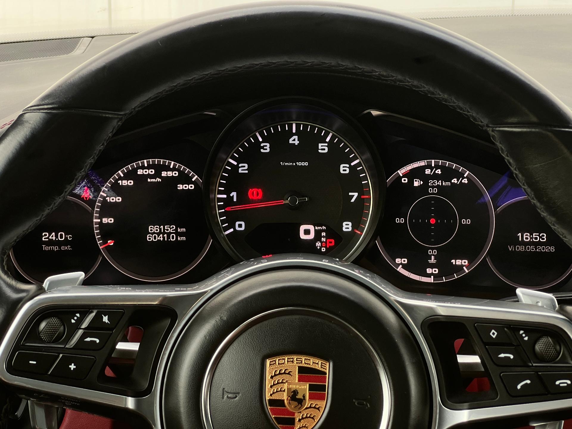 Porsche-Cayenne