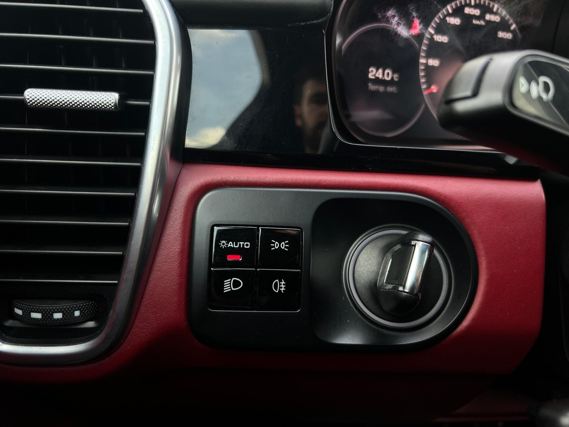 Porsche-Cayenne