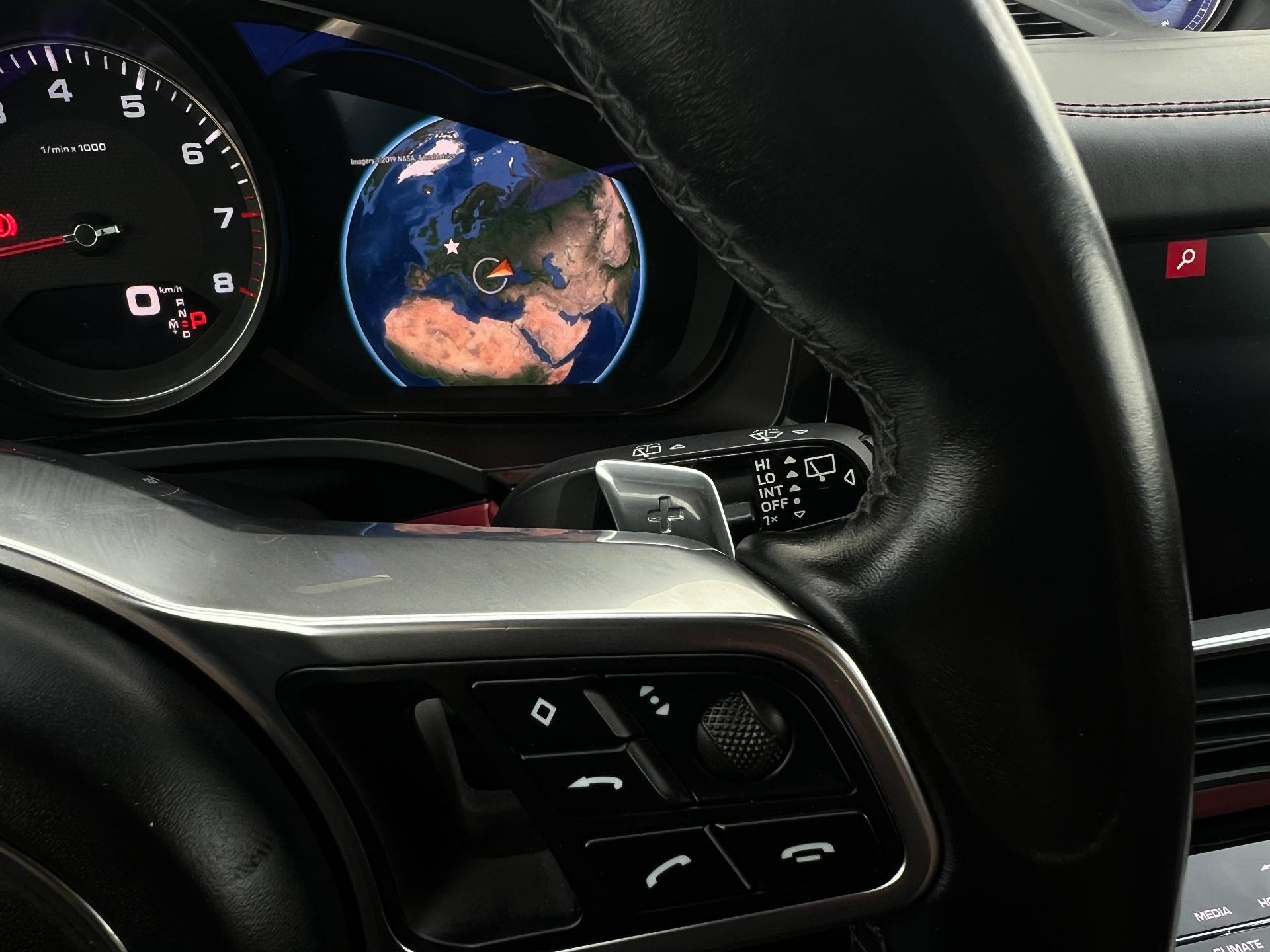 Porsche-Cayenne