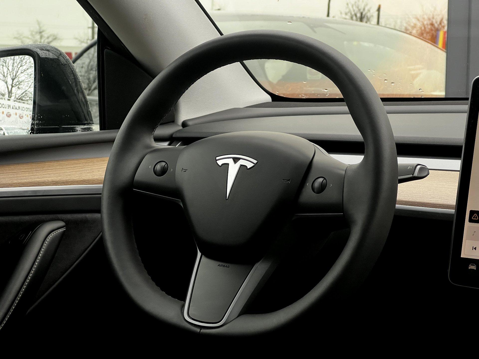 Tesla-Model Y
