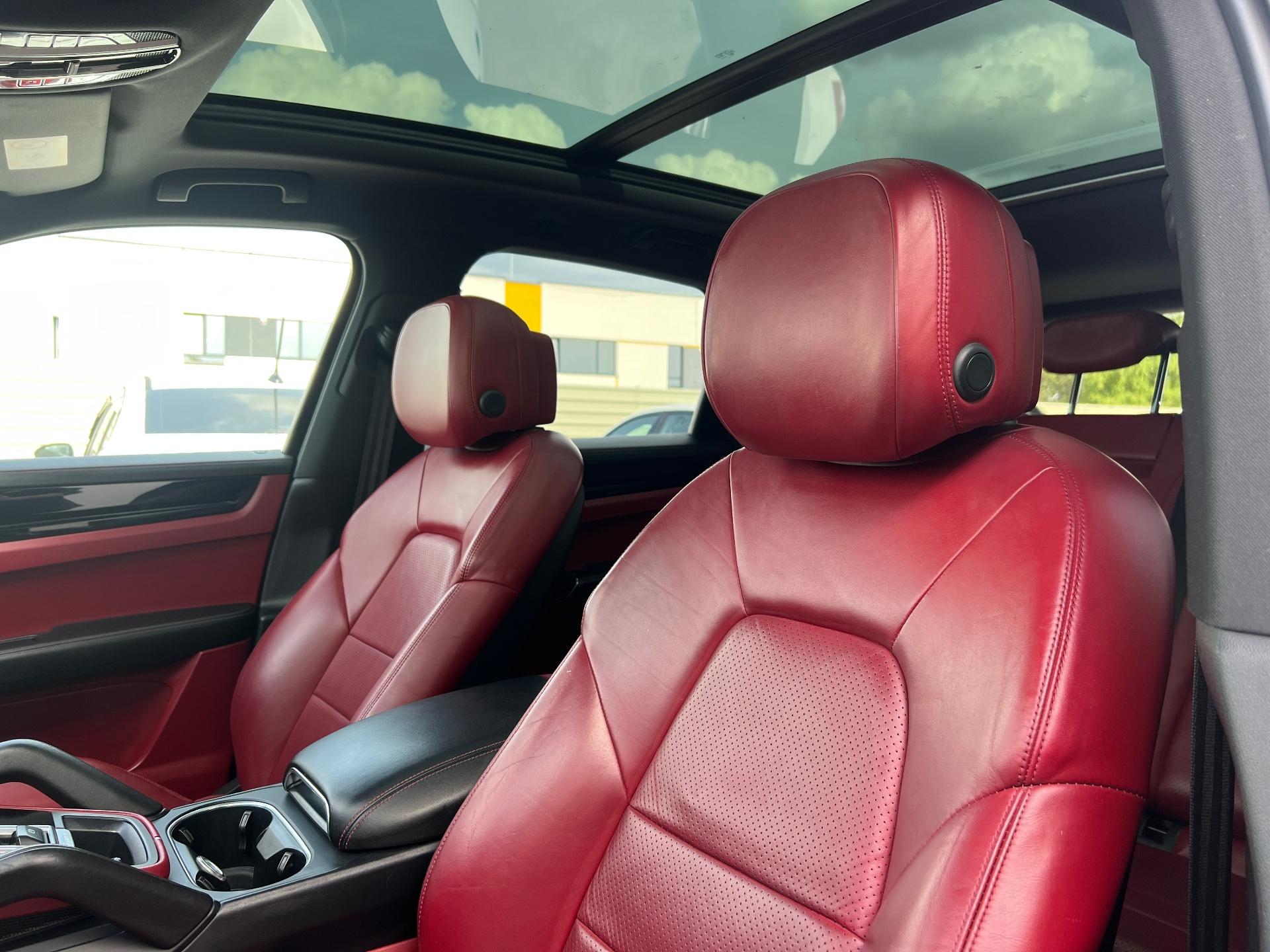 Porsche-Cayenne